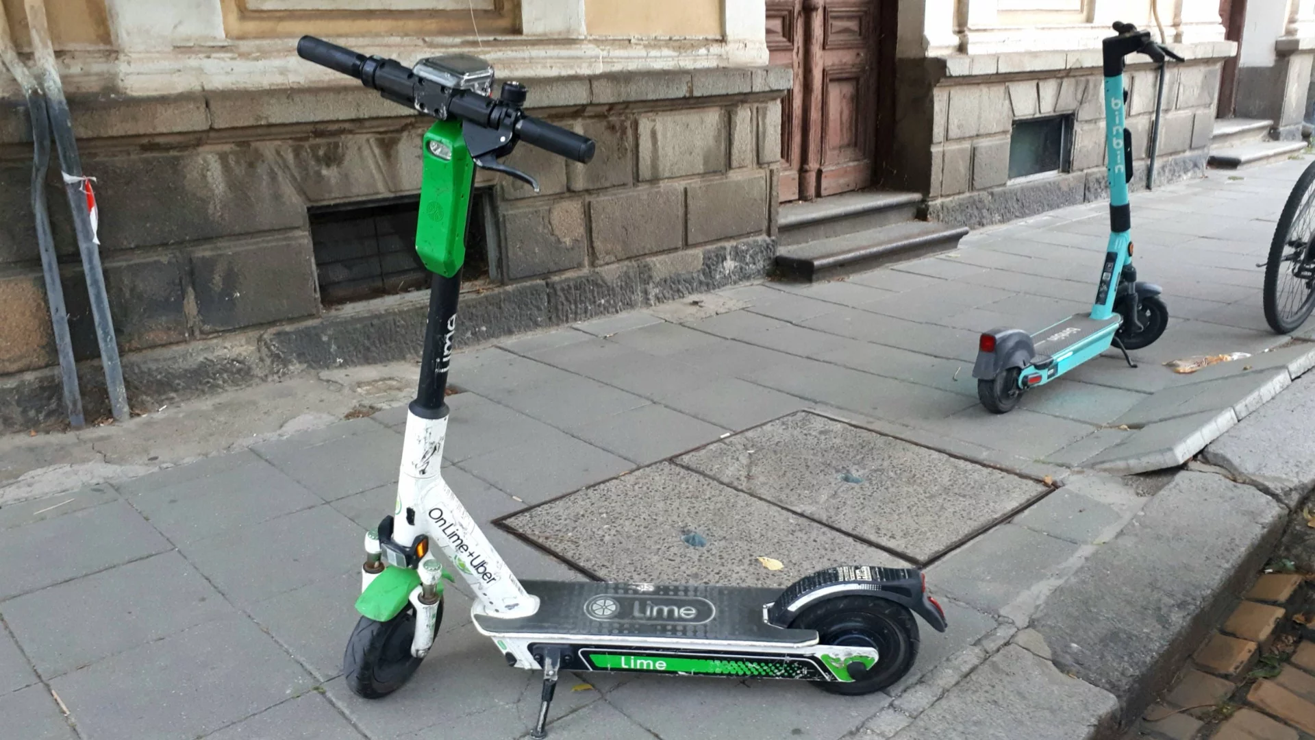 Общините пред правен парадокс с регистрацията на електрическите тротинетки