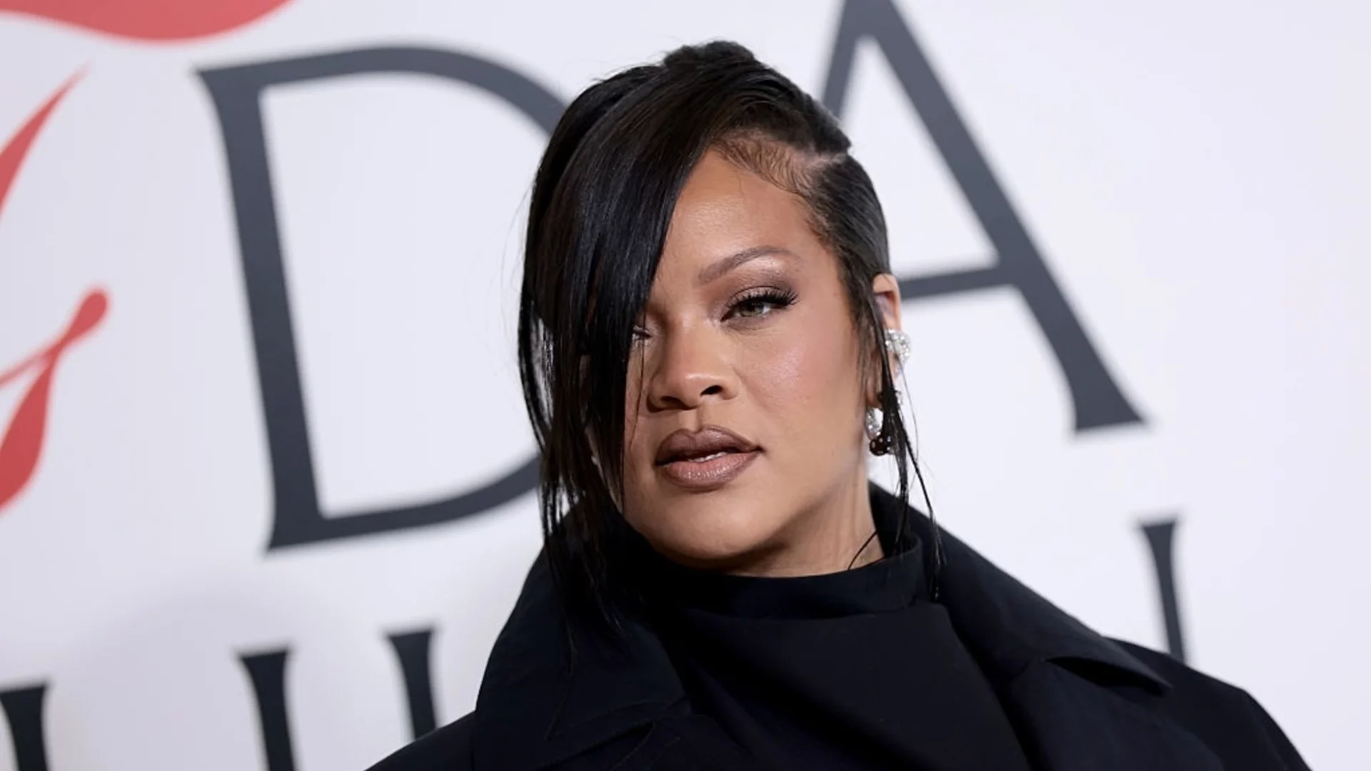 Риана предизвика скандал по време на концерт на Марая Кери (ВИДЕО)