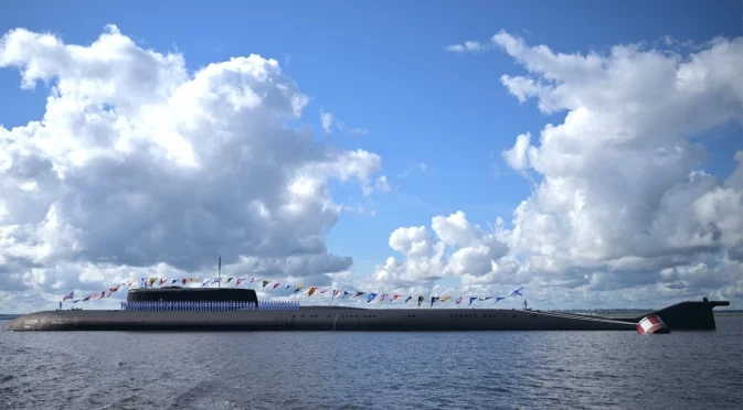 От "непокътнатата", според руснаците, подводница в Новоросийск започна да тече гориво в морето? (ВИДЕО)