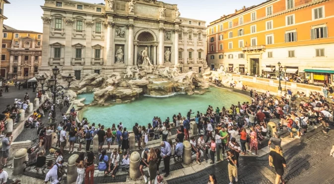 Рим затяга достъпа до фонтана "Ди Треви"