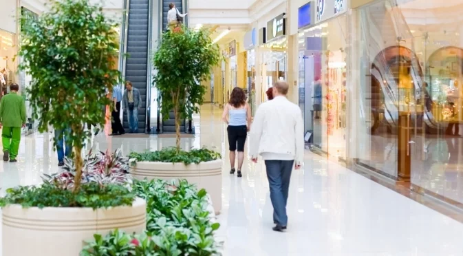 Дрехи под панталоните: Разкриха опит за кражба в търговски център (ВИДЕО)