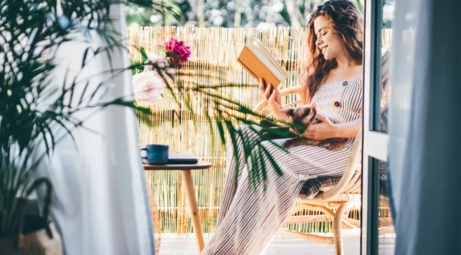 Идеи за обзавеждане на малка тераса или балкон с градински комплекти или дивани