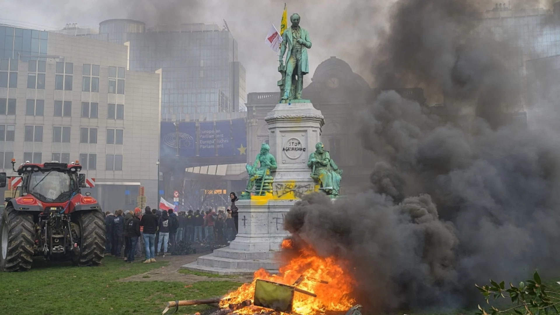 Бой и сълзотворен газ: Брутален протест на фермери в Брюксел (ВИДЕО)