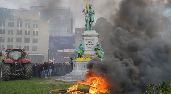 Бой и сълзотворен газ: Брутален протест на фермери в Брюксел (ВИДЕО)
