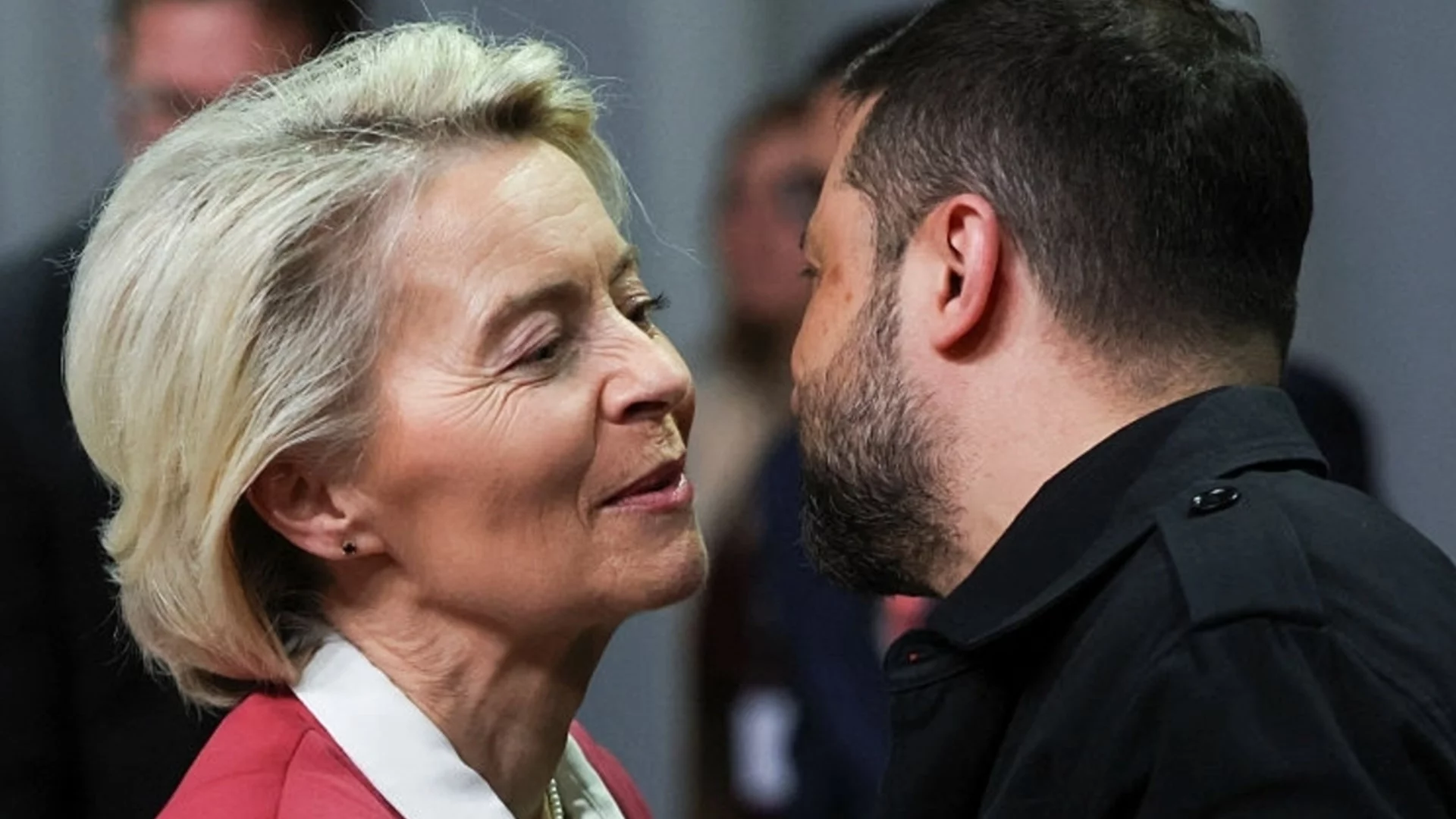 Фон дер Лайен: Днес няма да си тръгнем докато не вземем решение за финансирането на Украйна