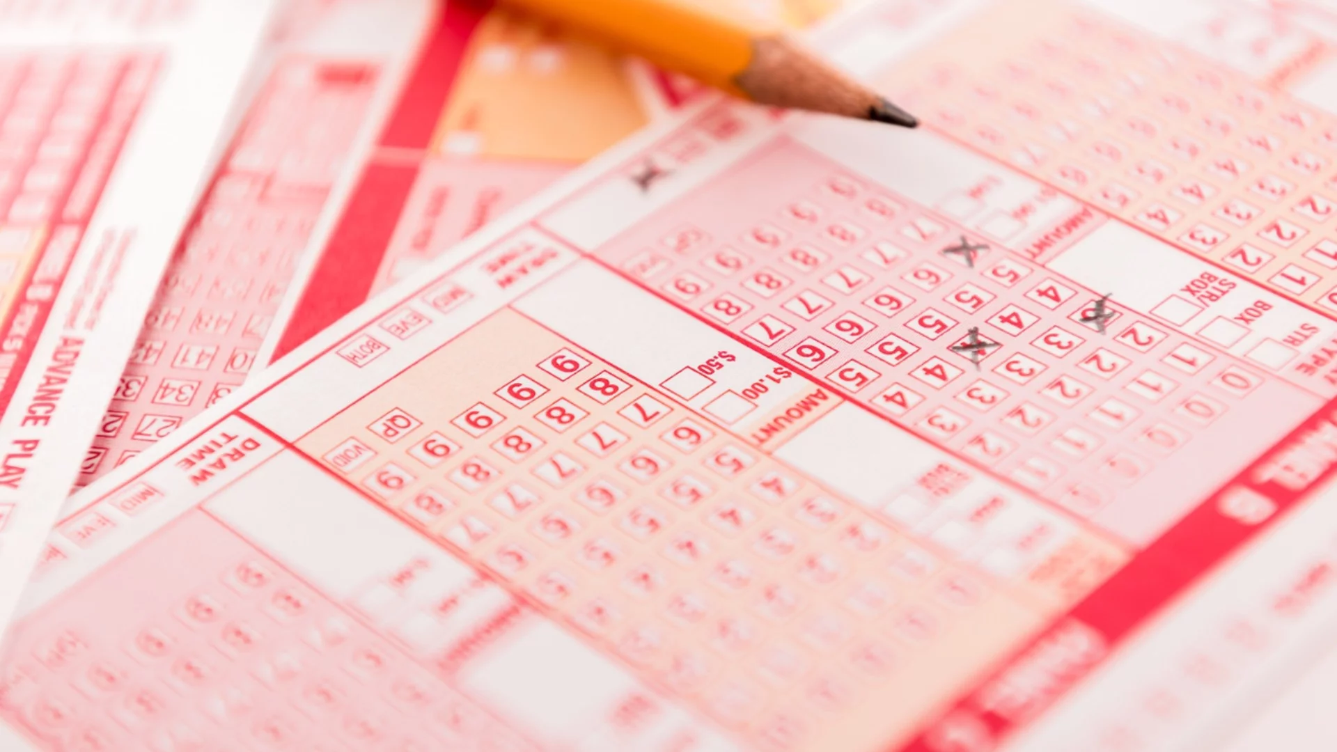 На фона на инфлацията: Румънската лотария допълва наградния си фонд със 175 000 леи за Коледа