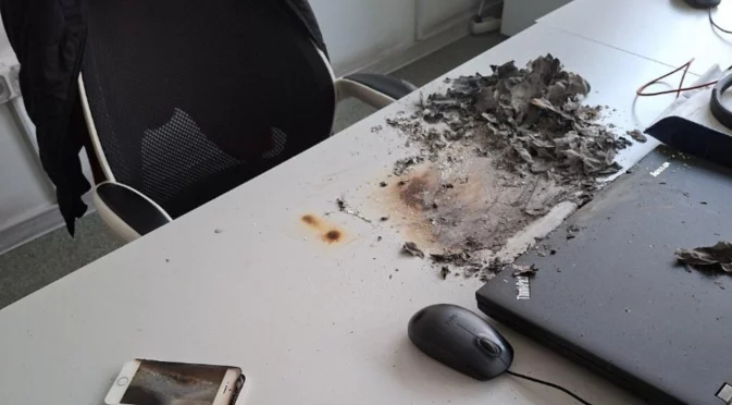 Зарядно едва не предизвика пожар, огнеборци с важни съвети