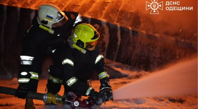 След атаката с дронове: И балистична ракета удари моста, свързващ Одеса и Кишинев (ВИДЕО)