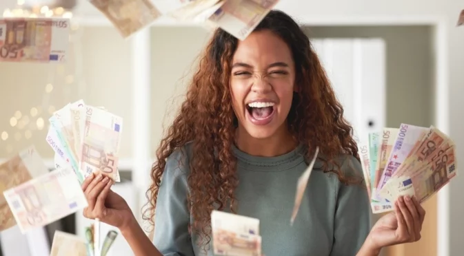 Финансов бум за 3 зодии: Парите ще потекат малко след Новолунието