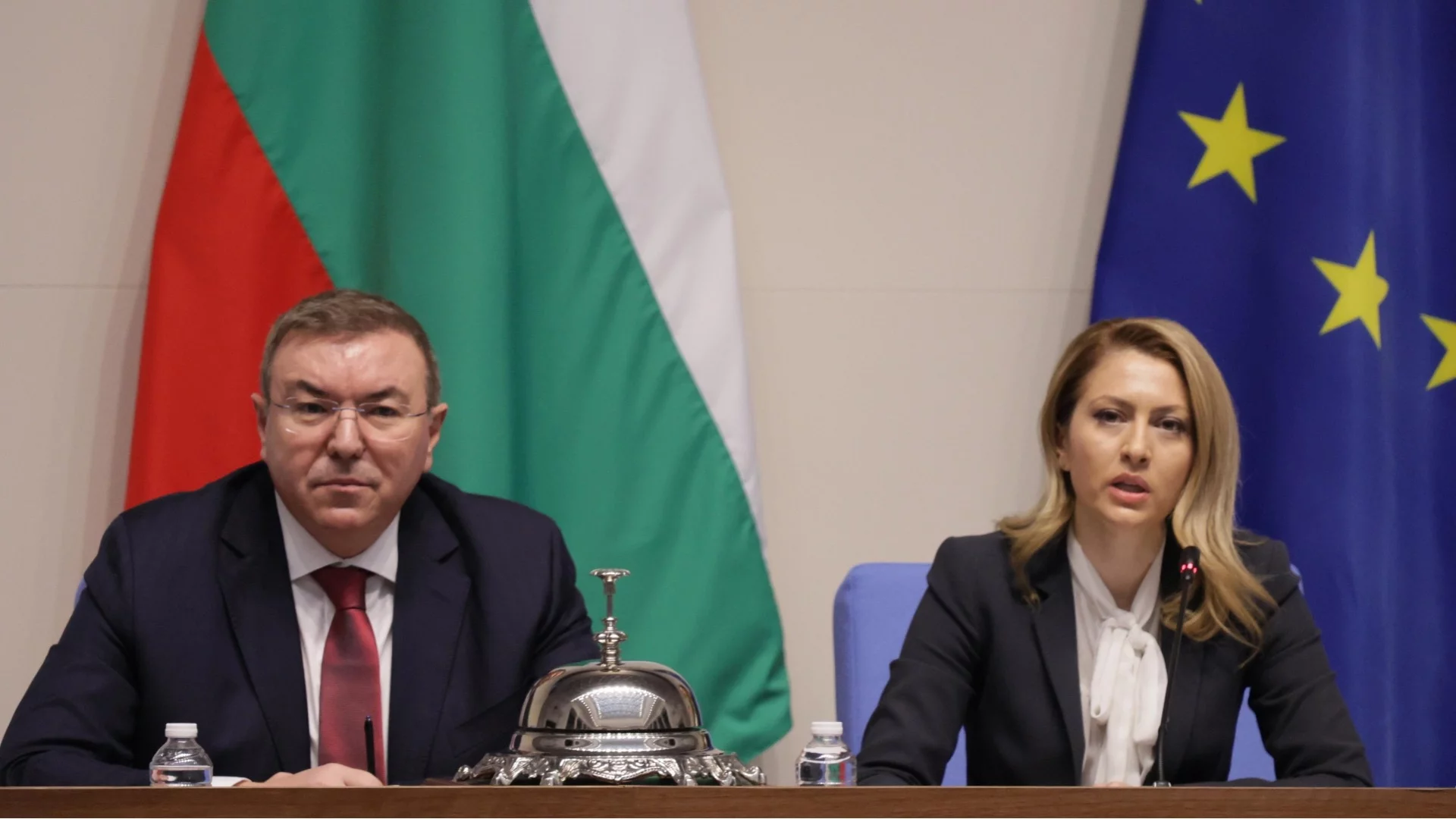 Депутатите излязоха в огромна коледна ваканция