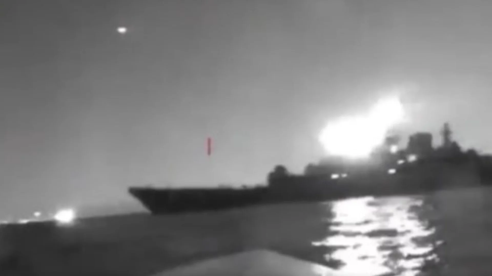 На 2000 км от Украйна: СБУ подпали танкер от руския "сенчест флот" в Средиземно море (ВИДЕО)