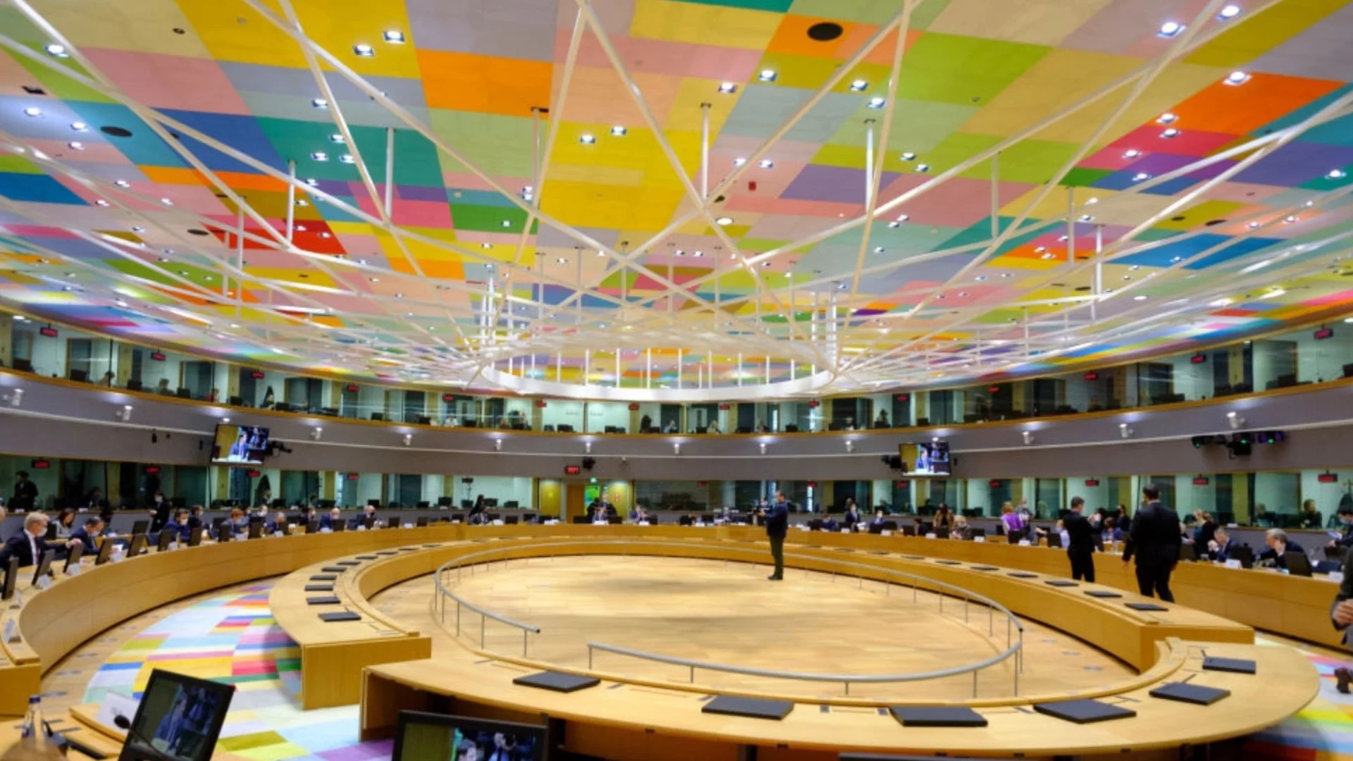 ЕС няма да пипа замразените руски активи, но ще даде пари на Украйна