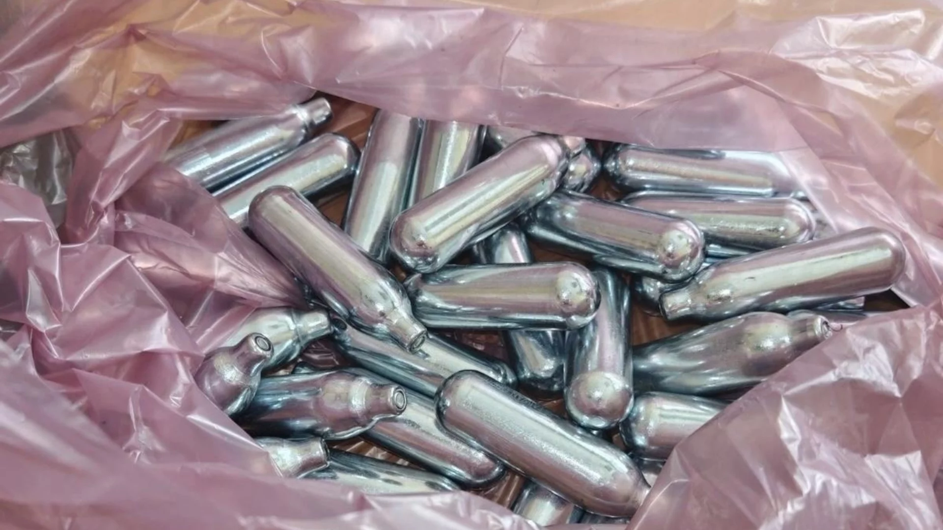 Германия забранява употребата на райски газ от непълнолетни