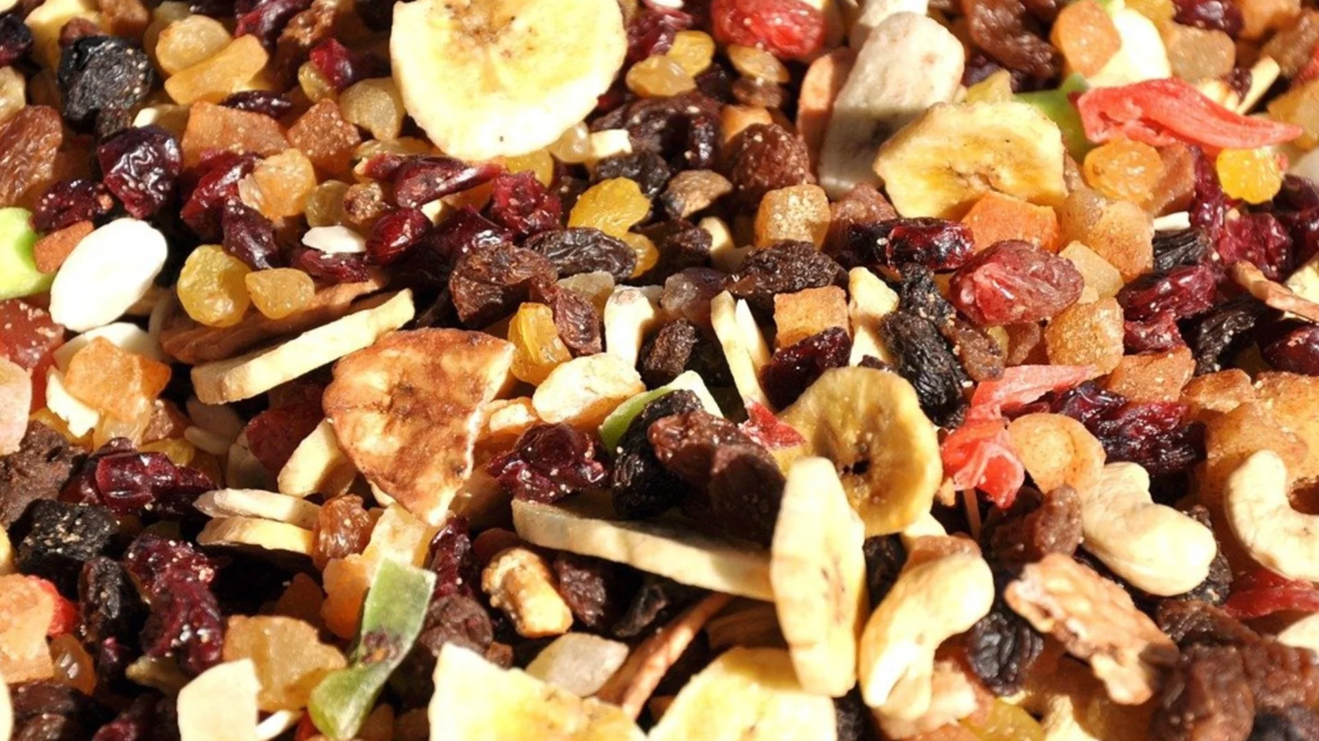 Топ 8 сушени плодове за повишаване на имунитета през студените зимни месеци