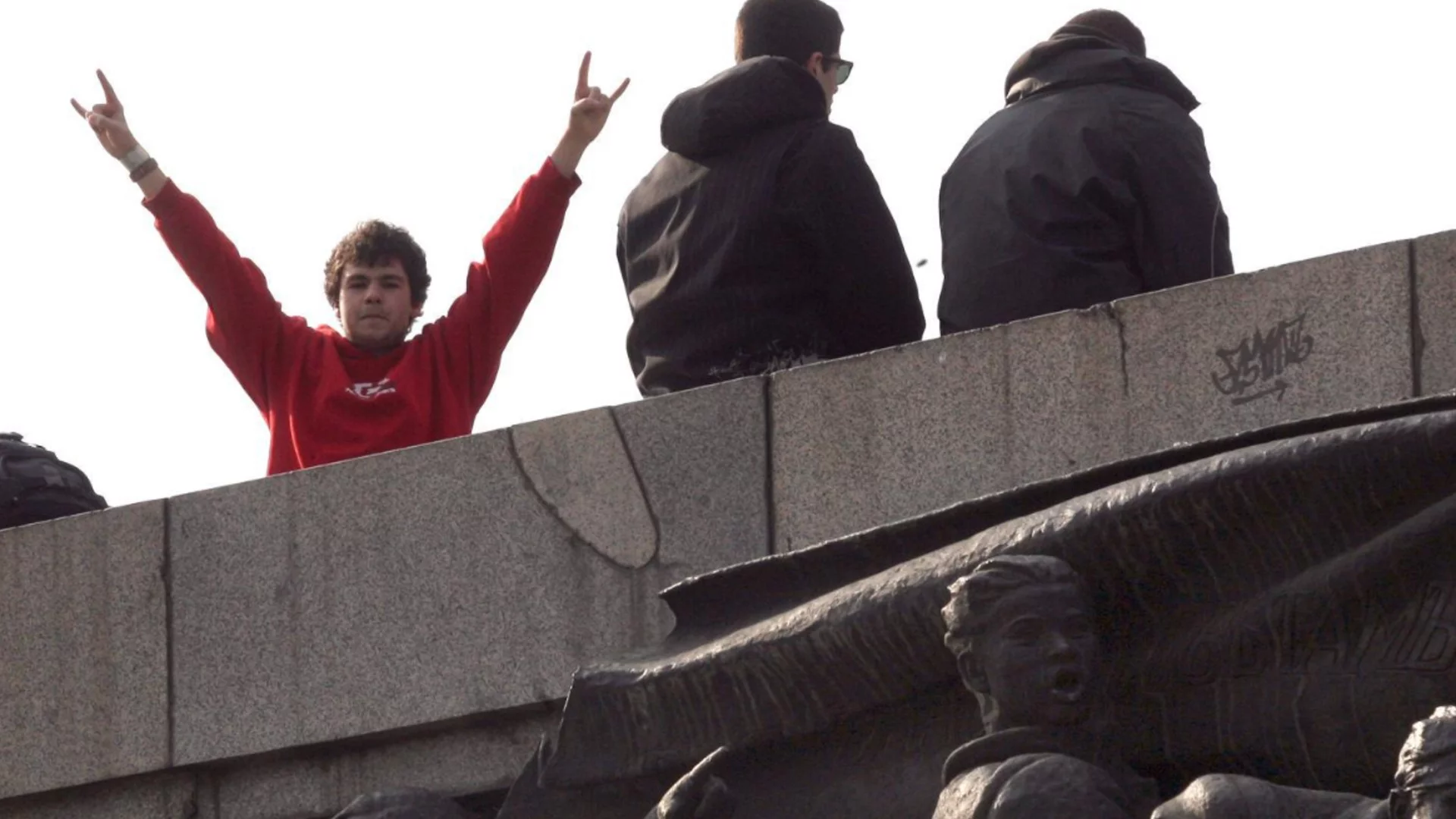 Псуваш? Общественополезен труд: Вижте къде полицията посече младежи хулигани