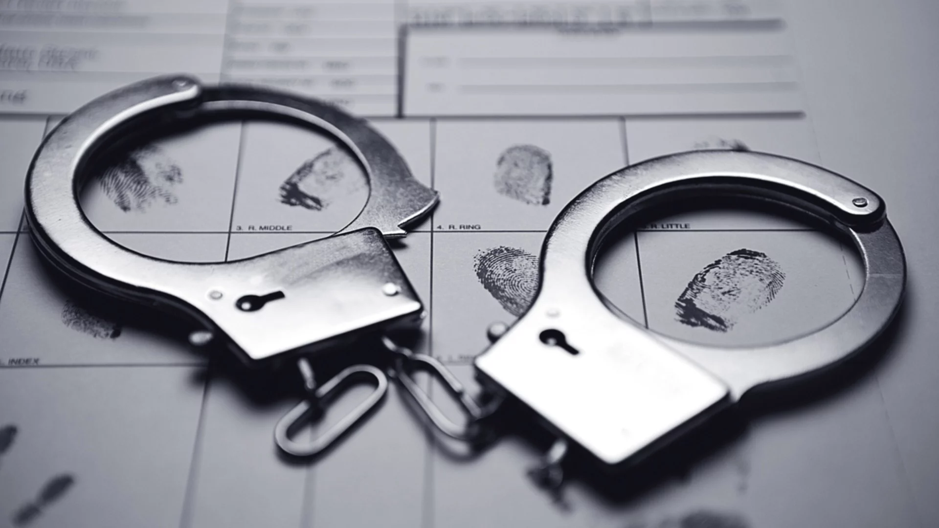 При опит да пласират над 10 000 фалшиви евро: Арестуваха трима в София