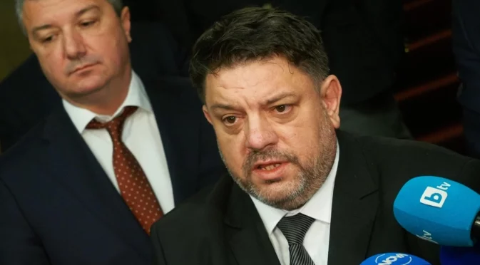 Атанас Зафиров: Оставка сега би била предателство към партията и свършеното през последната година