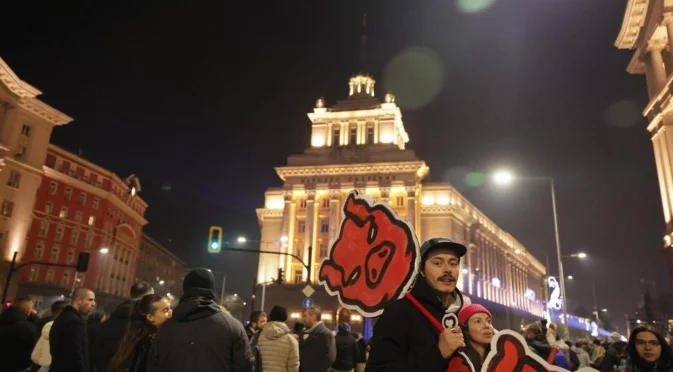 Подкупи и заплахи в нови скандални съобщения: Предлагат до 15 000 лв. на инфлуенсъри, за да мълчат