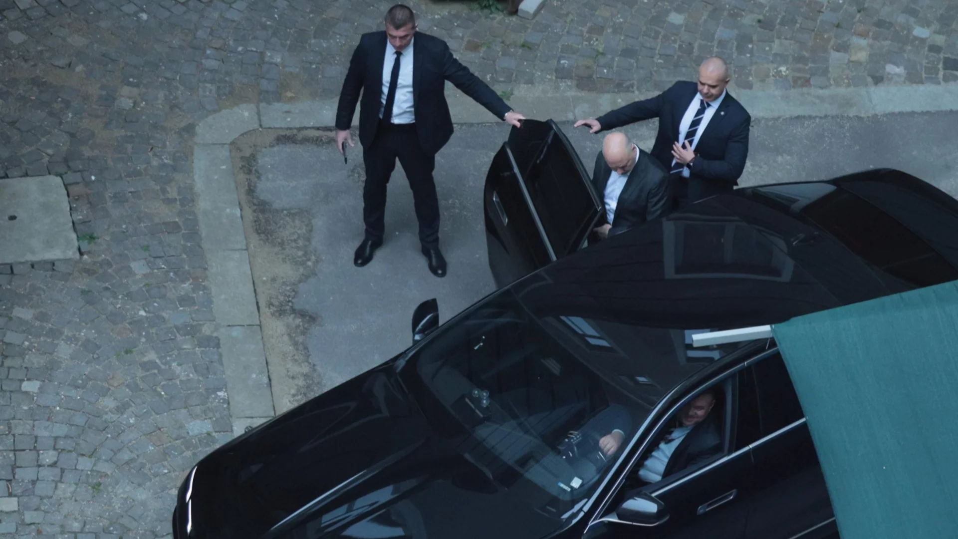 Сянката на гардовете: Как НСО се превърна в ябълката на раздора между партиите