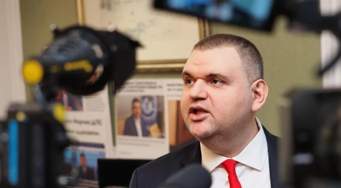 Пеевски скочи на ПП-ДБ заради пуснатия под гаранция директор на 138-мо училище