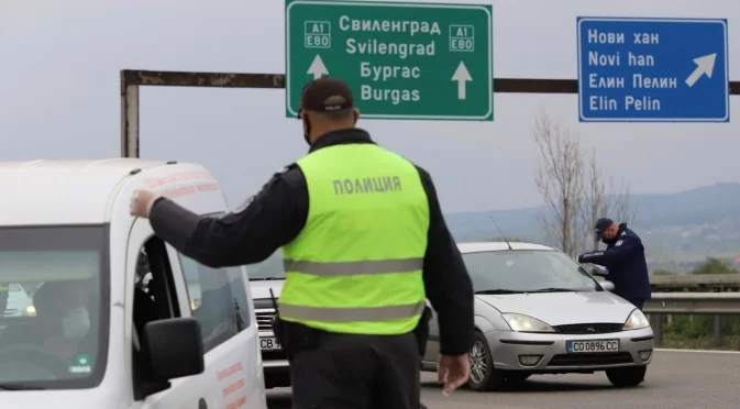 Празници на колела: Кои са „черните точки“ по пътищата на България и как да избегнем инциденти?