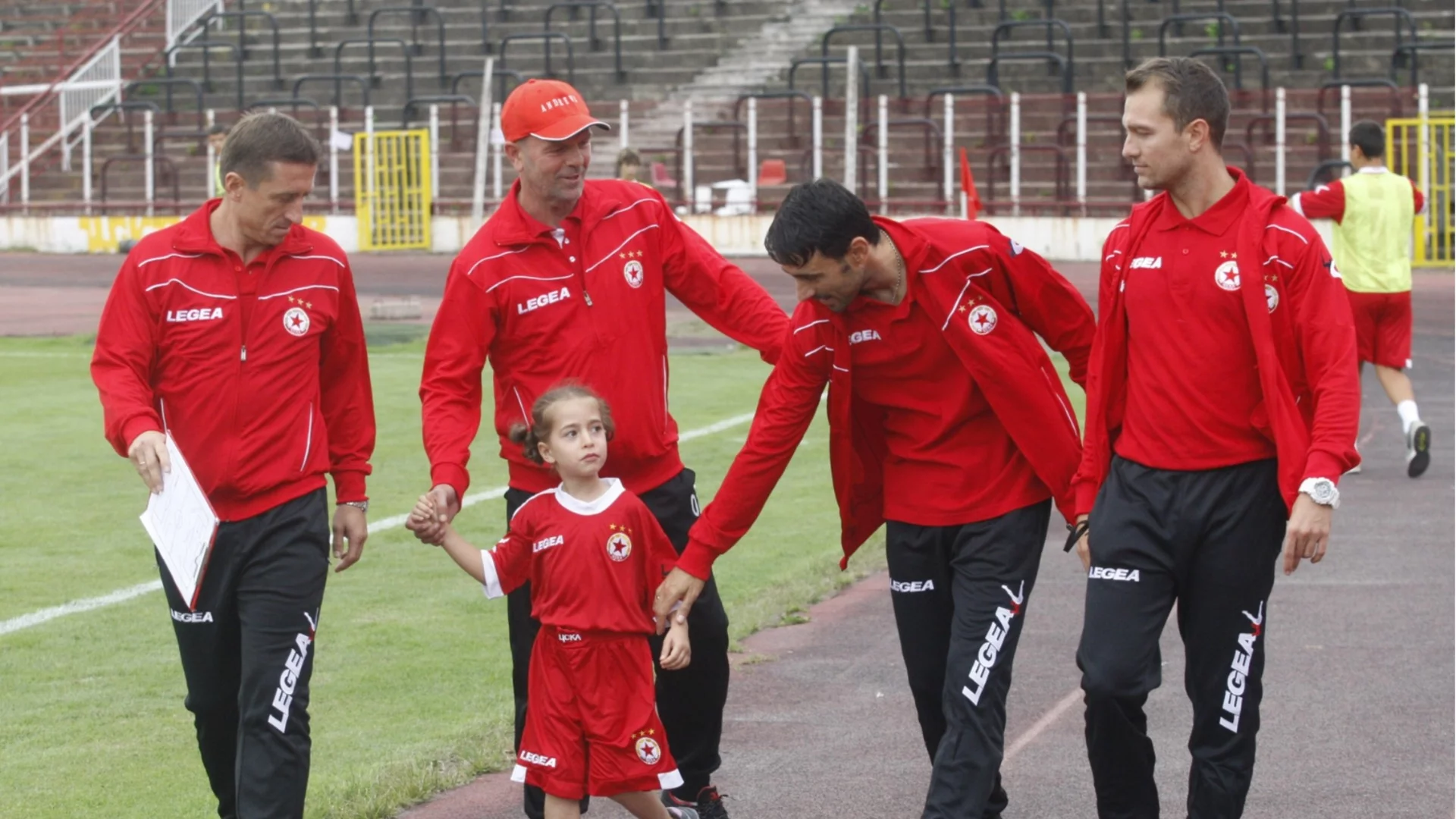 Падна треньорска глава в Първа лига - знаково име за ЦСКА остана без работа