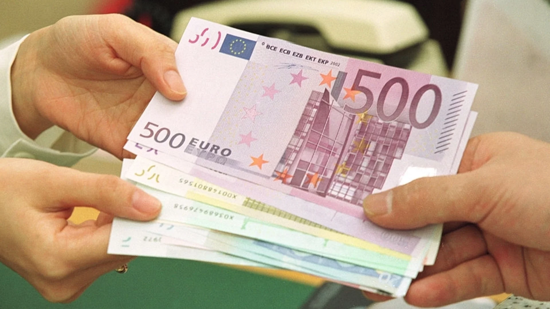 В понеделник: Не по вода, а по пари ще тръгне седмицата за Близнаци, Стрелец + още 2 зодии