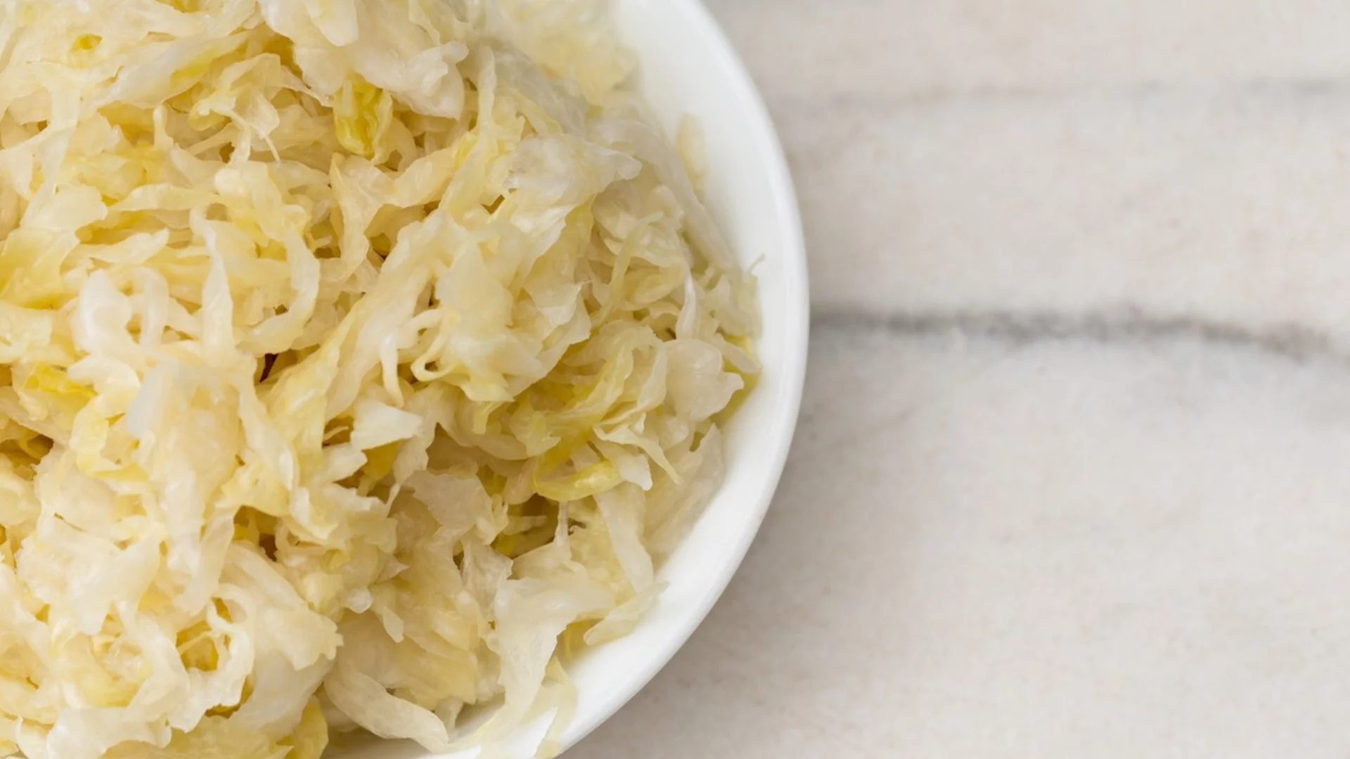 Как да предотвратим „лигаво“ или хлъзгаво кисело зеле