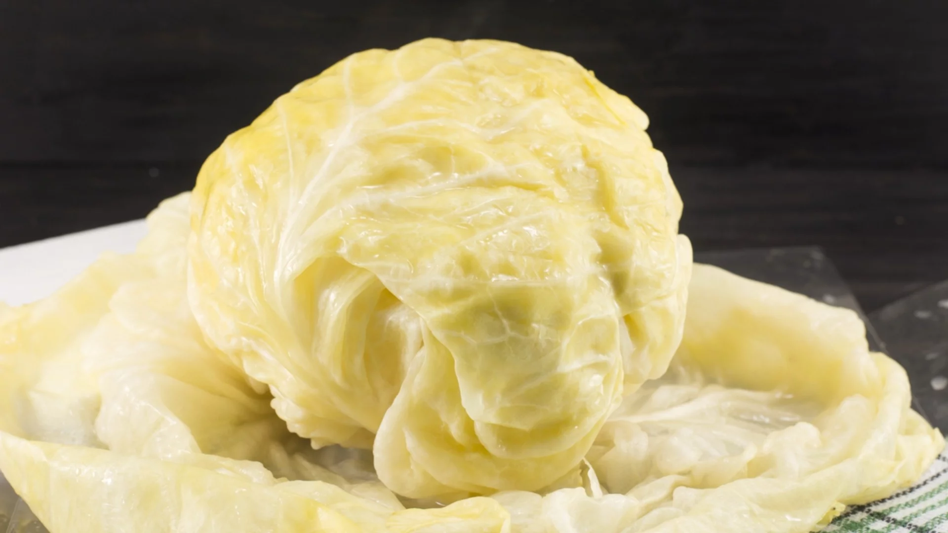 Как да направим кисело зеле с по-малко сол, но със същия вкус