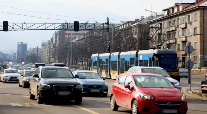 Безплатен „Коледен автобус“ с ретро возила тръгва из центъра на София