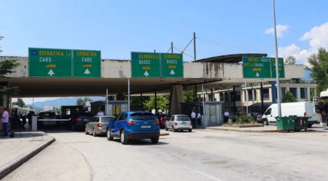 Блокада на юг: Гръцки фермери спряха тировете на „Кулата“ и „Илинден“ – готвят се за Коледа на пътя