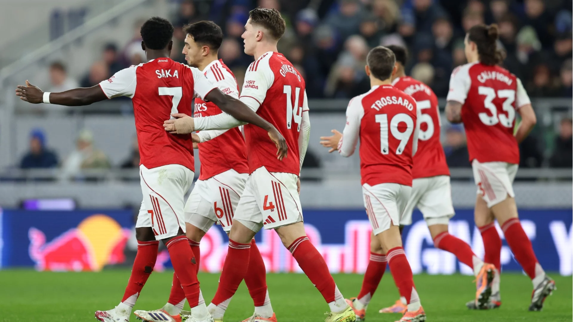 Дузпа върна Арсенал на върха във Висшата лига