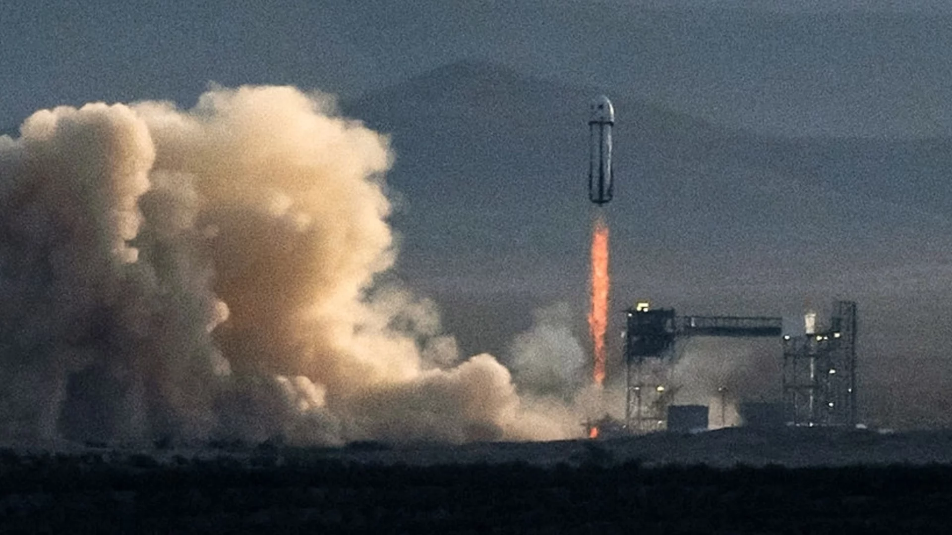 Историческо: Човек в инвалидна количка за първи път летя в Космоса (ВИДЕО)