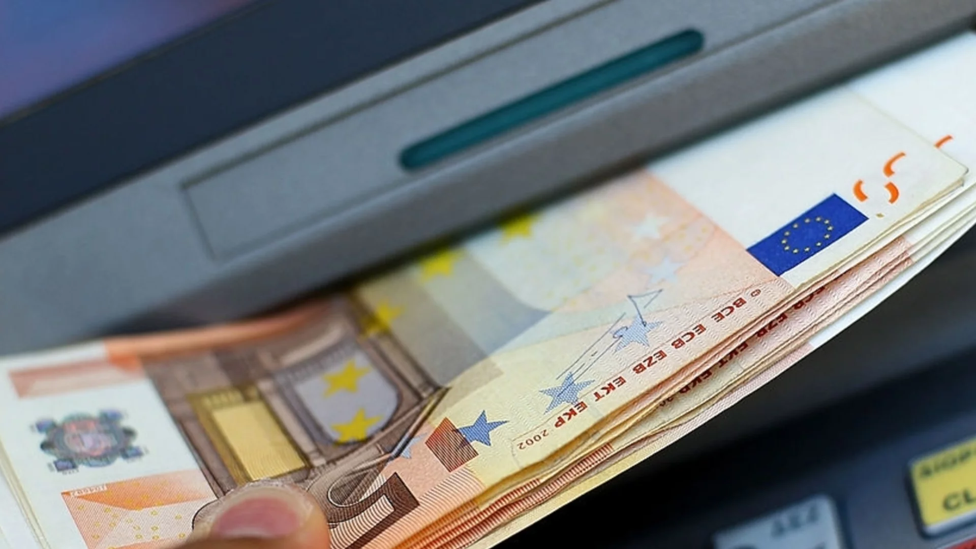 Заради заплатите: Работодателите искат от президента вето на удължителния бюджет