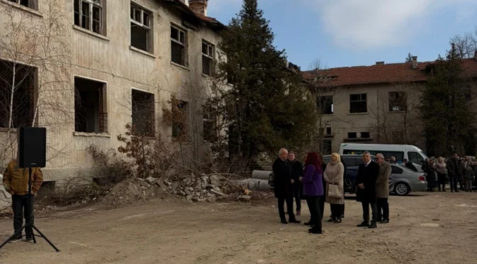 Иван Иванов даде старт на строителството на многофункционална спортна зала в Пещера