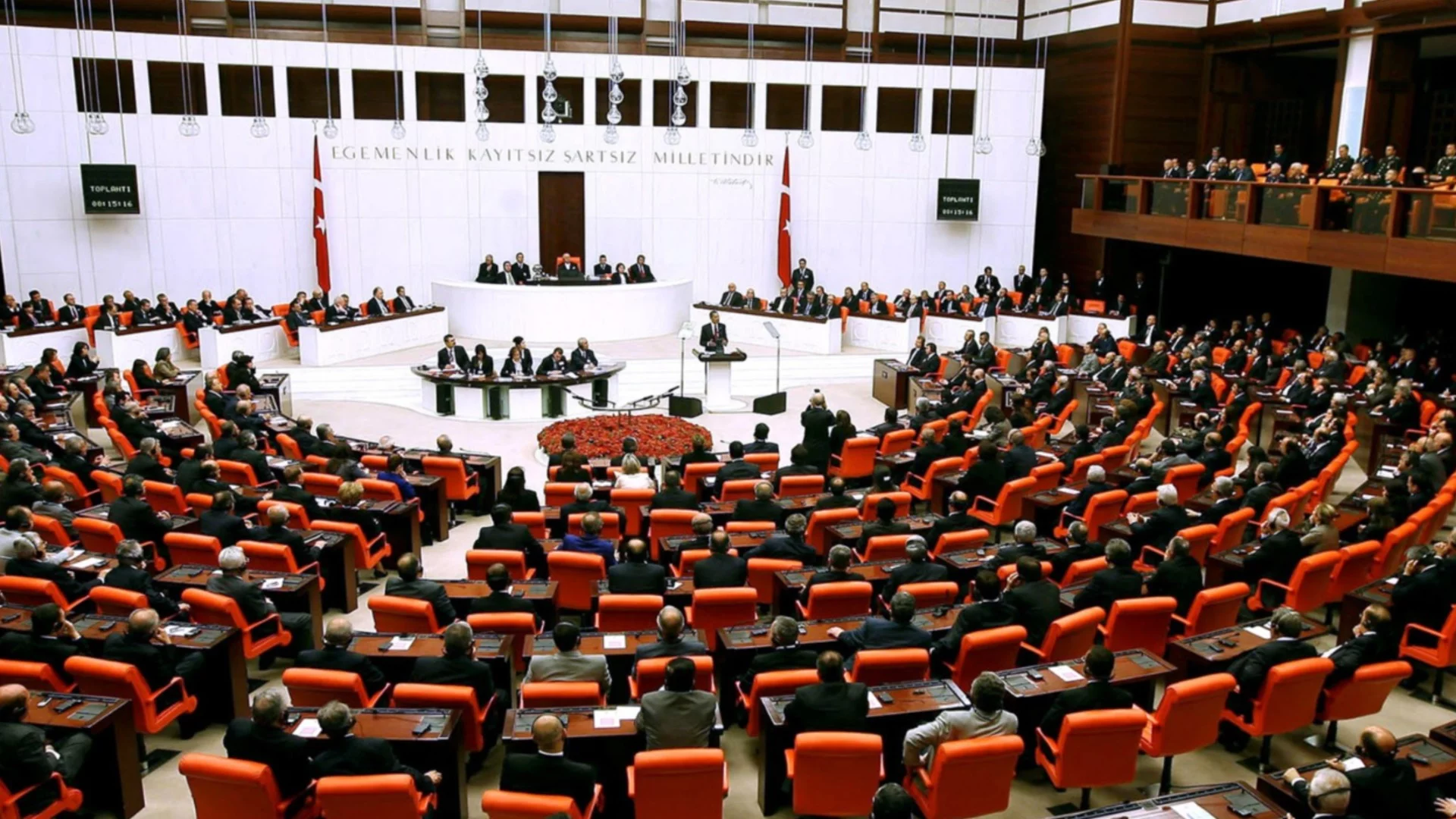 Първо кьотек, после бюджет: Турският парламент нагласи финансите за догодина (ВИДЕО)