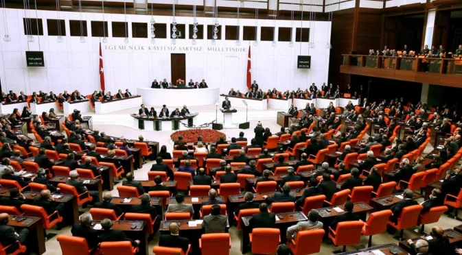 Първо кьотек, после бюджет: Турският парламент нагласи финансите за догодина (ВИДЕО)