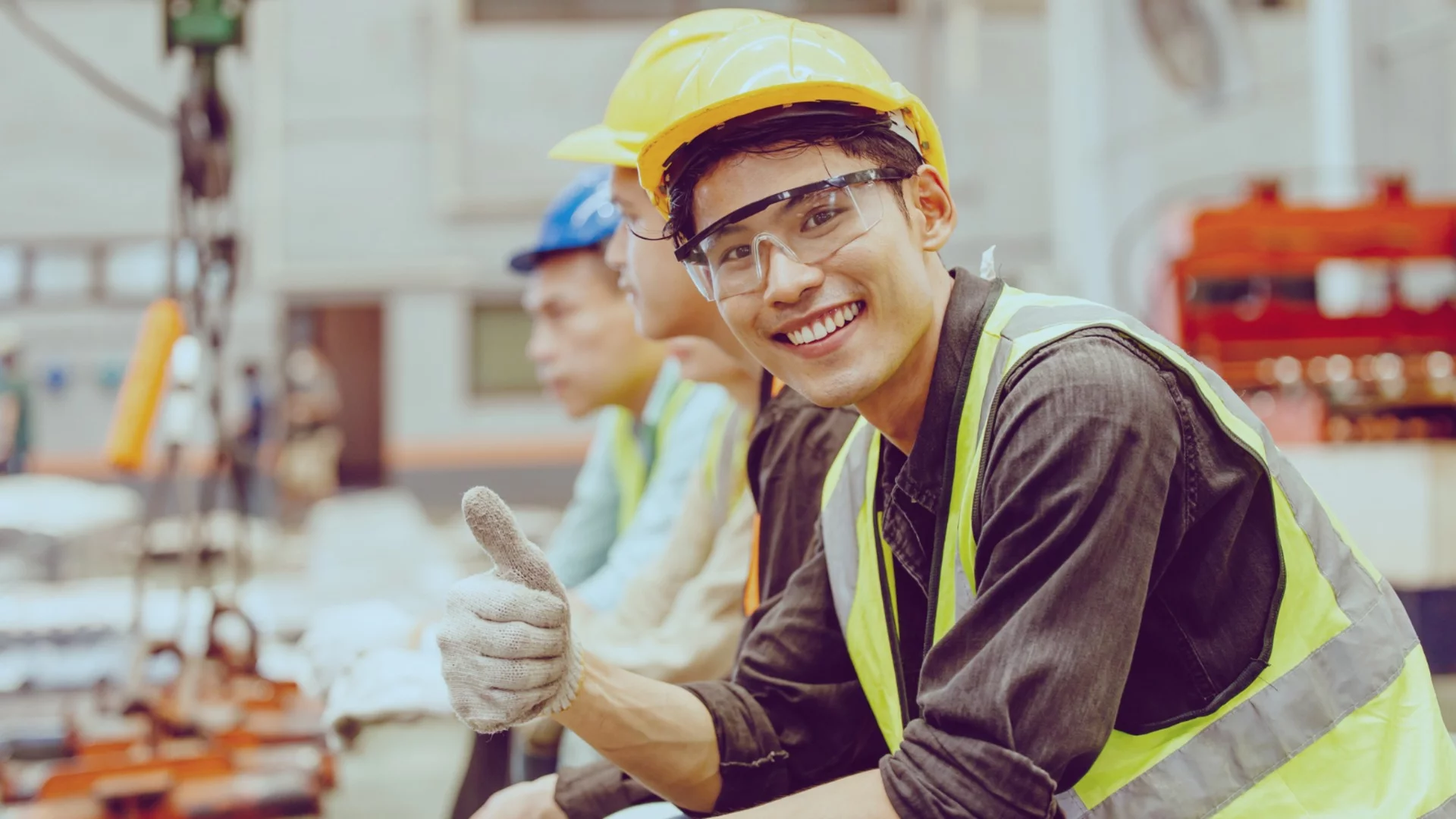 Филипинци, бангладешци, нигерийци: Чуждите работници у нас харчат по 300 лв. месечно, другото пращат вкъщи