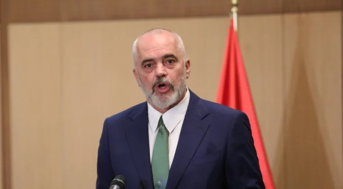 Еди Рама връща TikTok в Албания