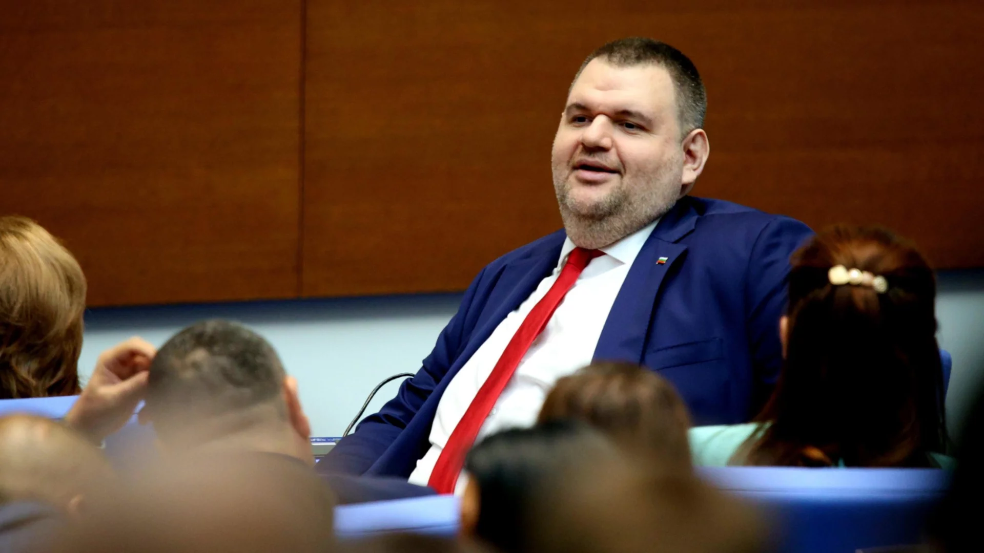 Al Jazeera: "Г-н Корупция" разгневи младежите в България и си присвои етническата карта