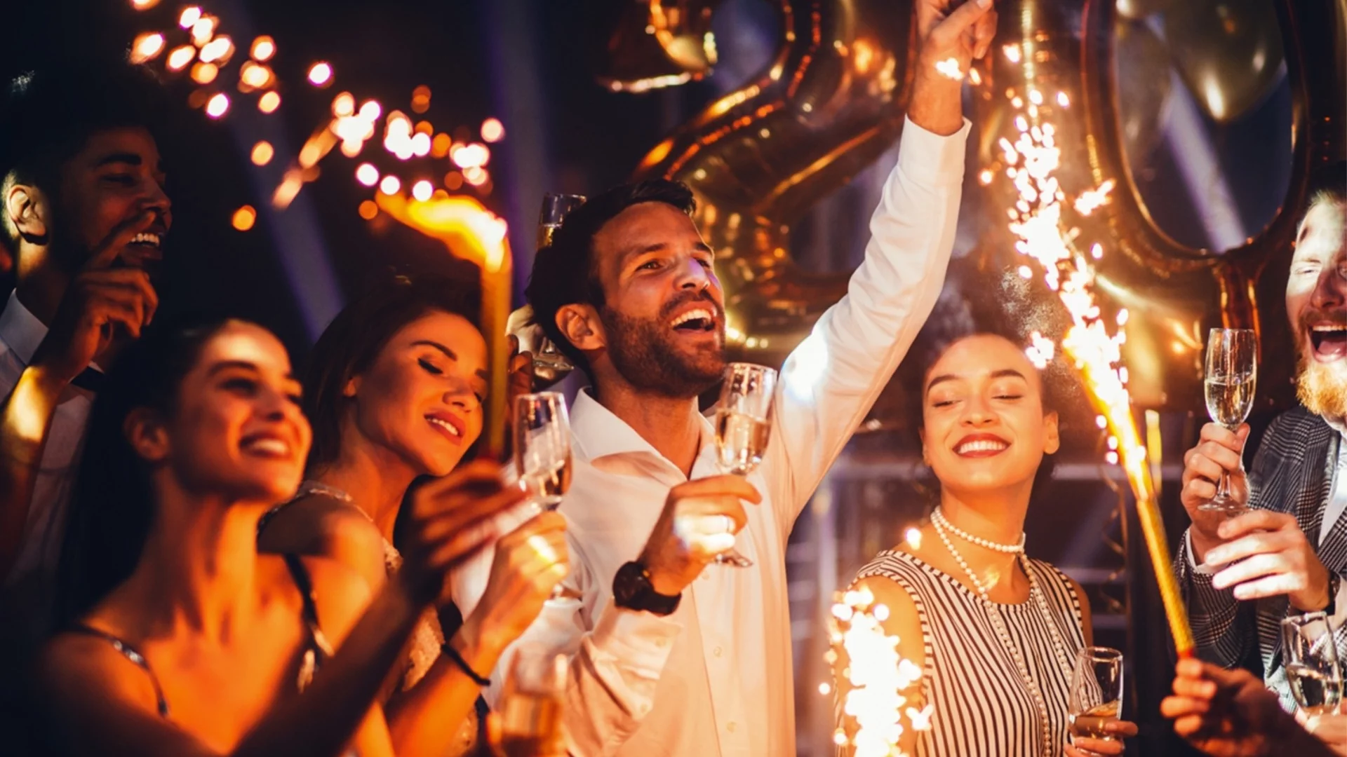 Новогодишни ритуали за късмет от целия цвят