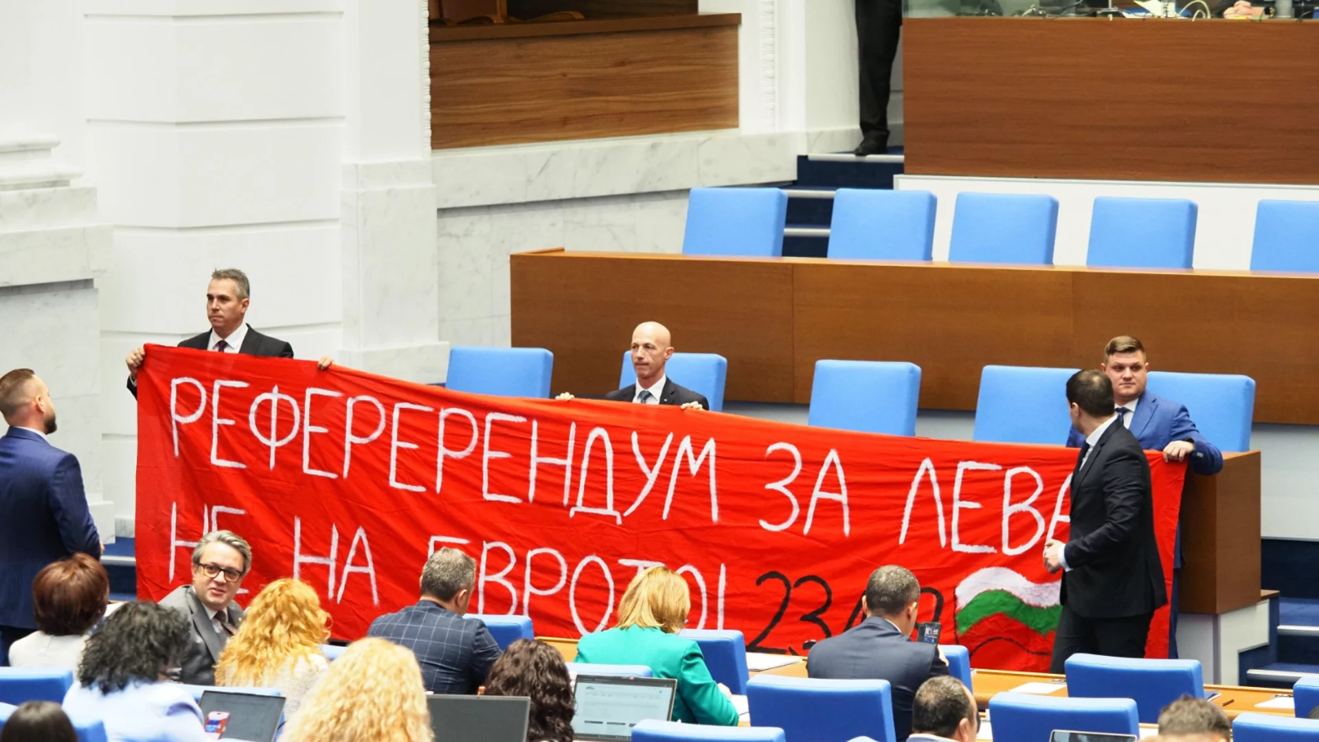 КС ще гледа дело за отхвърленото от НС искане на Радев за референдум за еврото