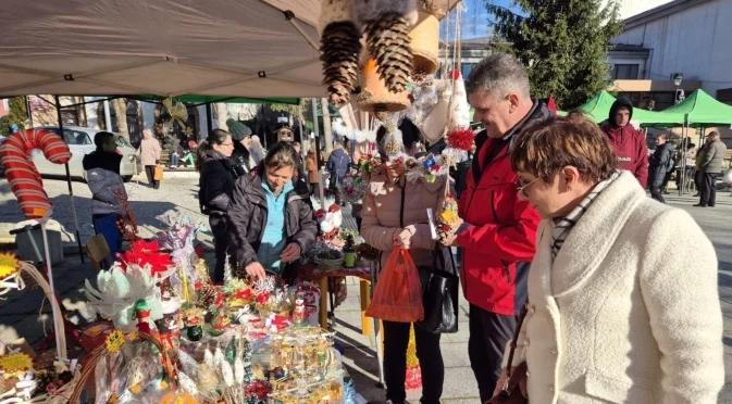 Празнично настроение и коледен дух съпроводиха традиционния Коледен базар в Тетевен