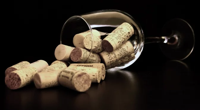 Не ги изхвърляйте: Как да използвате коркови тапи в градината