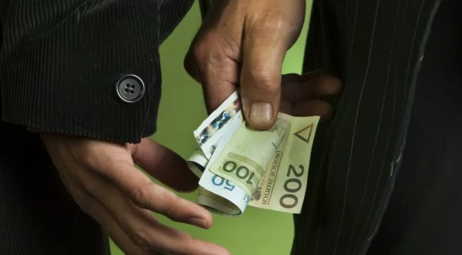 Сивата икономика в България намалява: Проучване