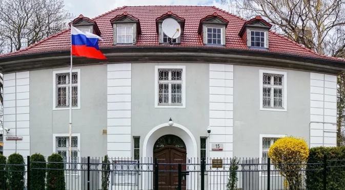 Руснаците стискат със зъби и нокти: Москва отказва да напусне консулството в Гданск, откъдето Полша я изгони