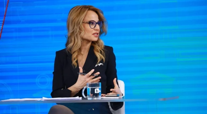 "Няма да се съобразяваме": bTV обвини Цънцарова в политическо пристрастие и нарушения на редица политики