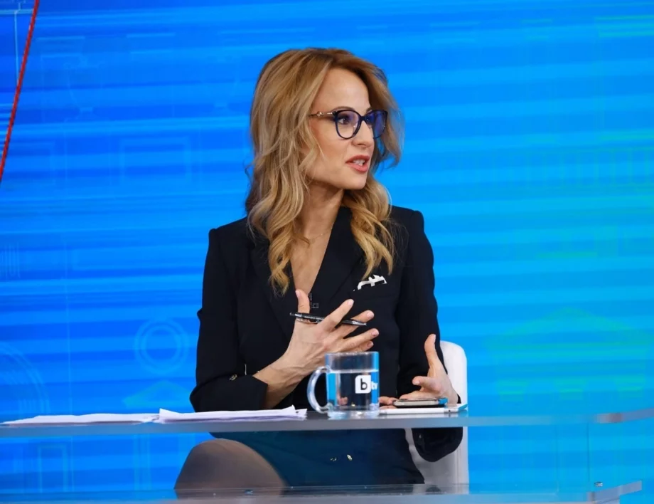 "Няма да се съобразяваме": bTV обвини Цънцарова в политическо пристрастие и нарушения на редица политики