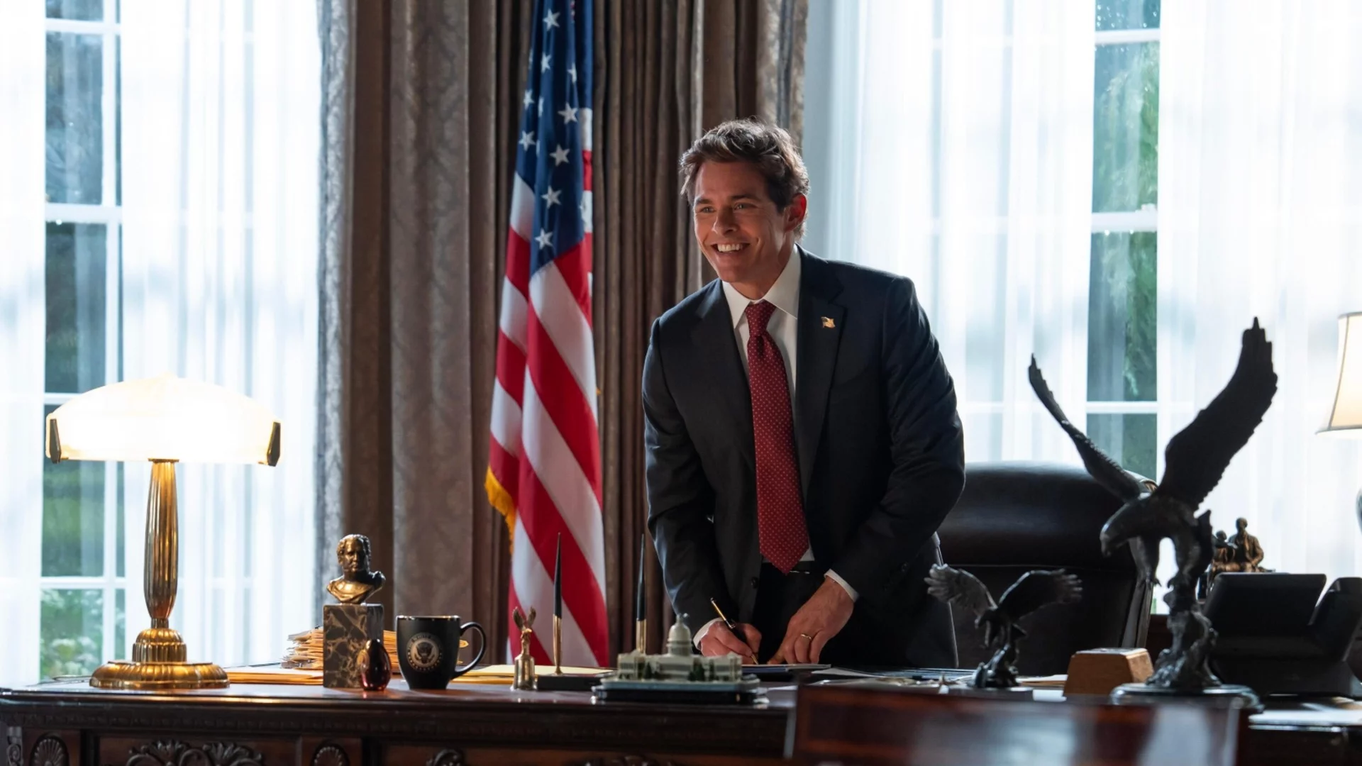 Парадоксът на рая: защо не можем да спрем да гледаме истории, в които нищо не е такова, каквото изглежда