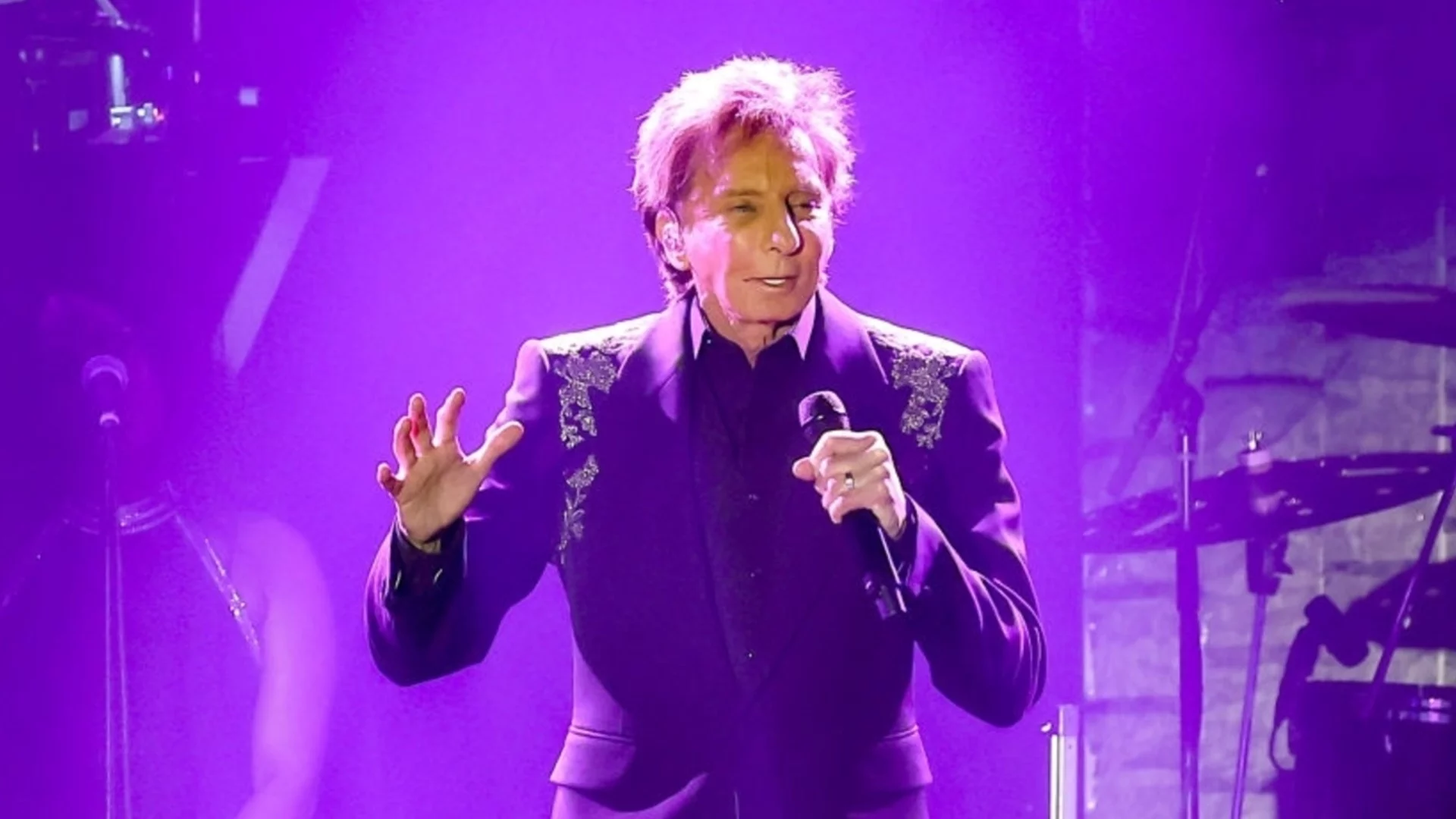 Певецът Бари Манилоу разкри, че се бори с коварна болест